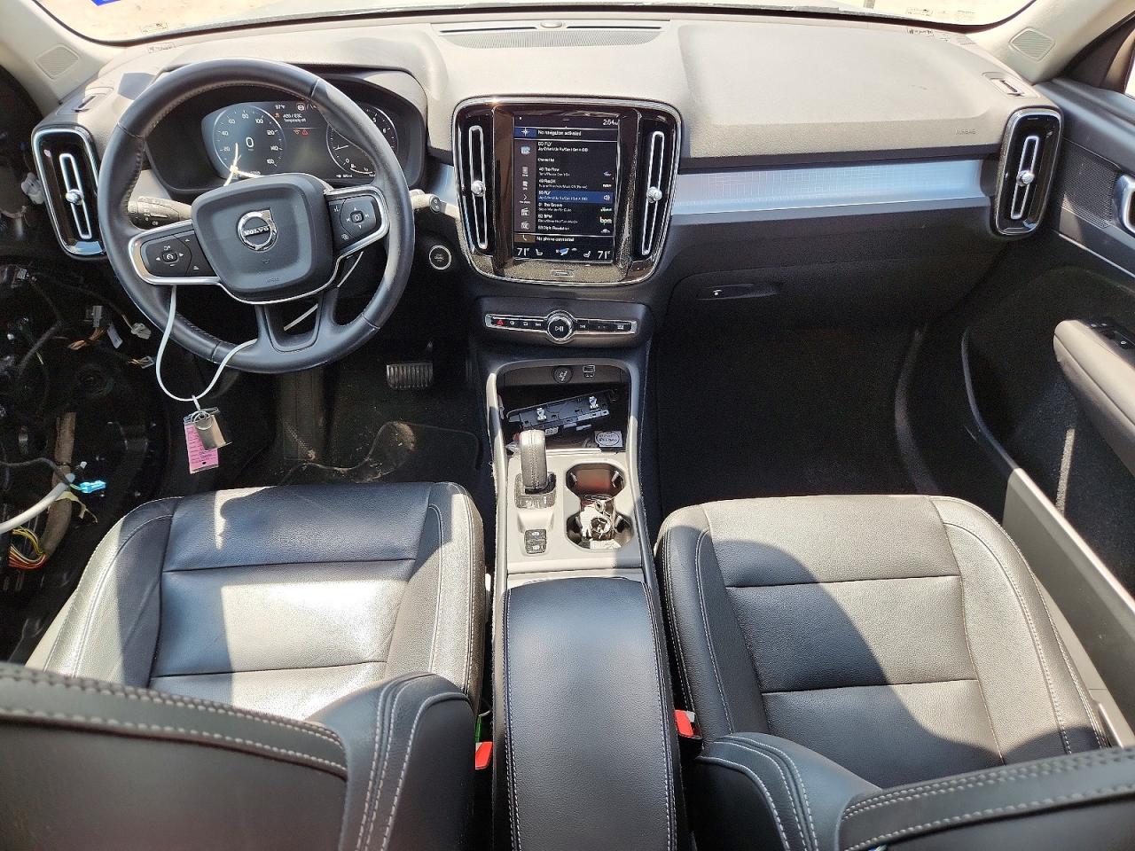 2019 VOLVO XC40 T5 MOMENTUM photo 22