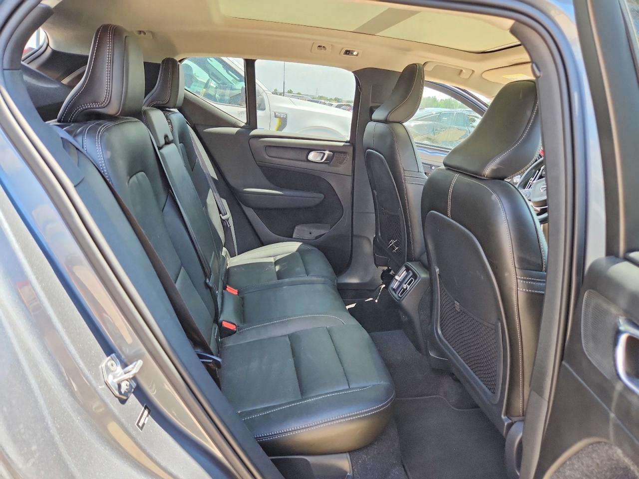 2019 VOLVO XC40 T5 MOMENTUM photo 28