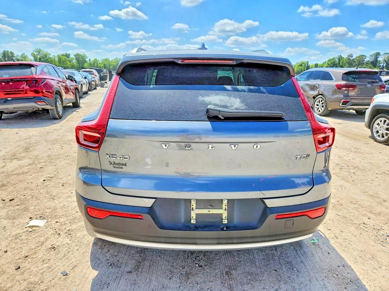 2019 VOLVO XC40 T5 MOMENTUM photo 16