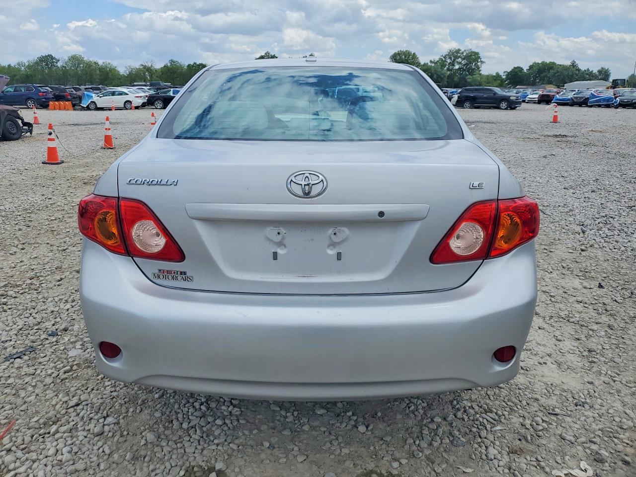 2010 TOYOTA COROLLA LE photo 11