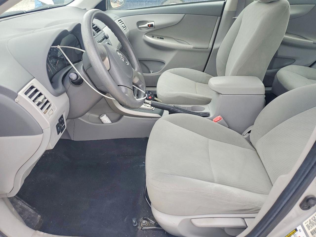 2010 TOYOTA COROLLA LE photo 13