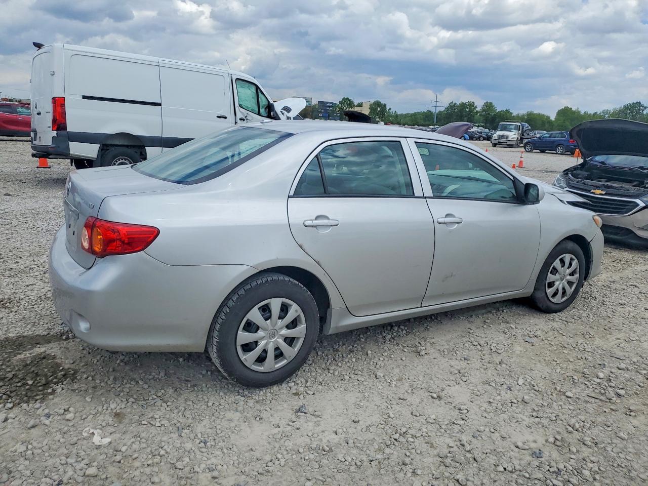 2010 TOYOTA COROLLA LE photo 5