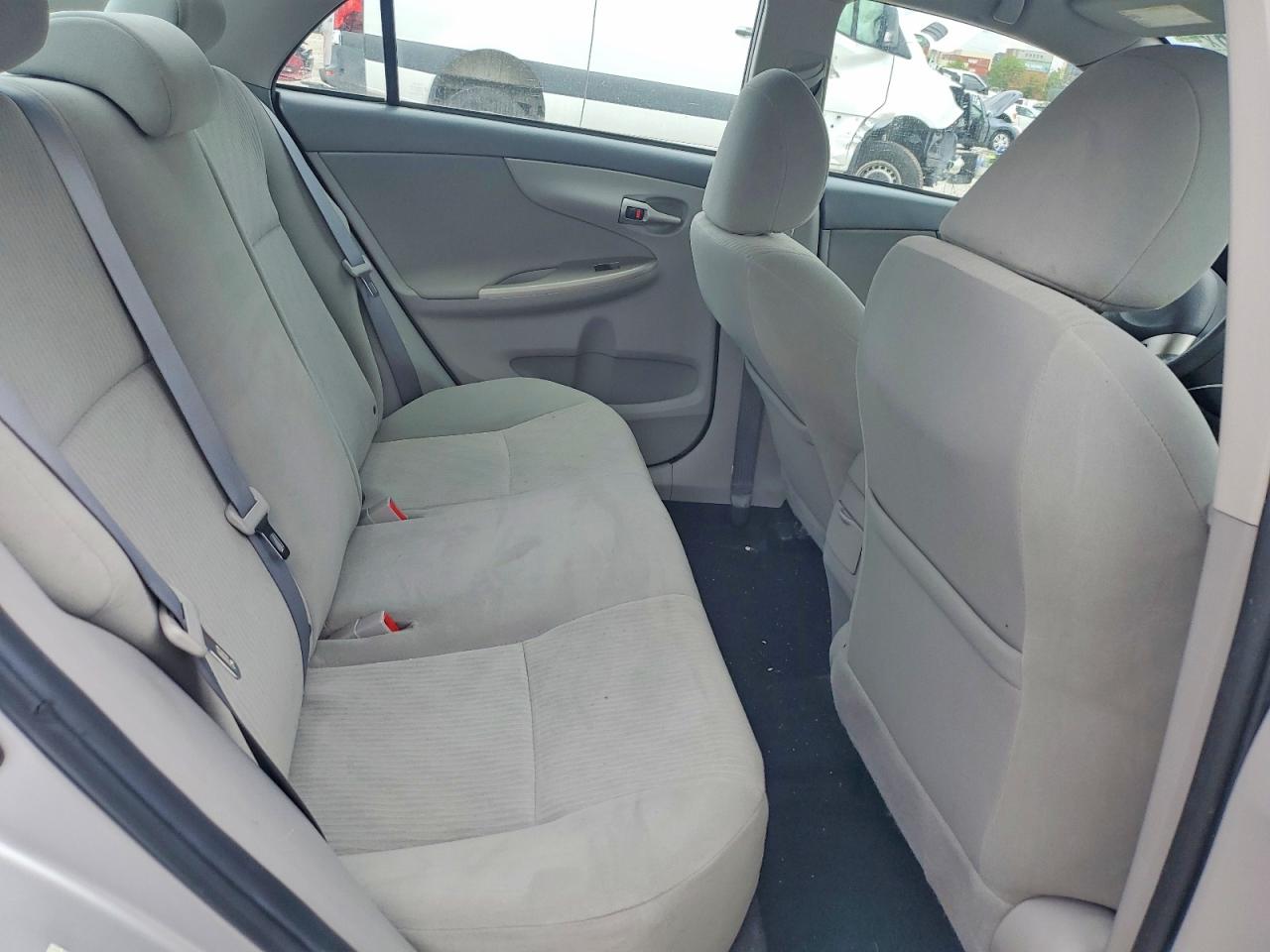 2010 TOYOTA COROLLA LE photo 19