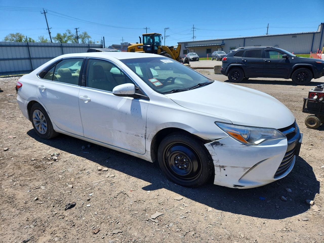 2015 TOYOTA CAMRY LE photo 4