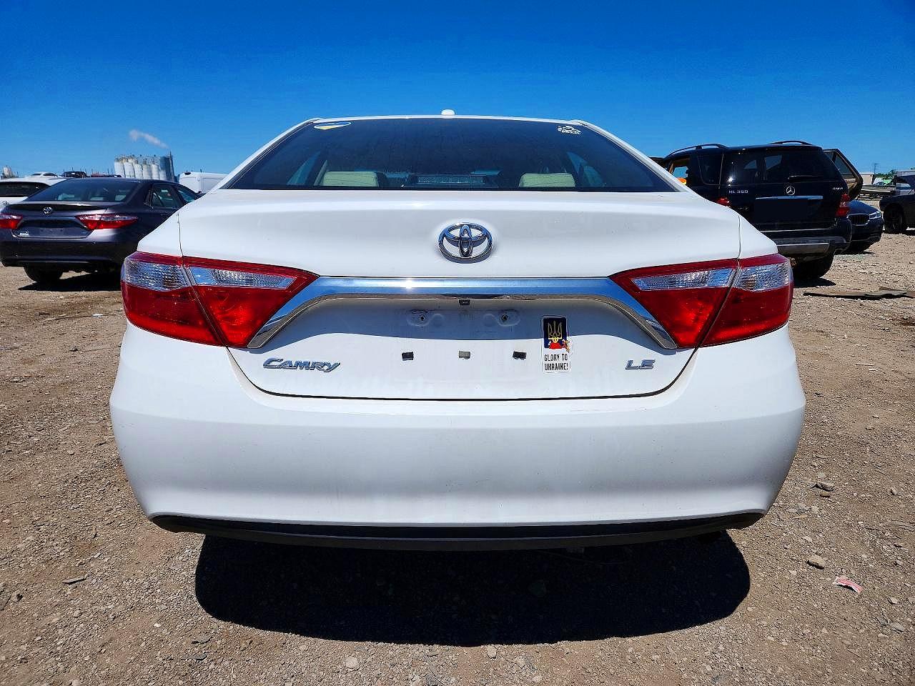 2015 TOYOTA CAMRY LE photo 6