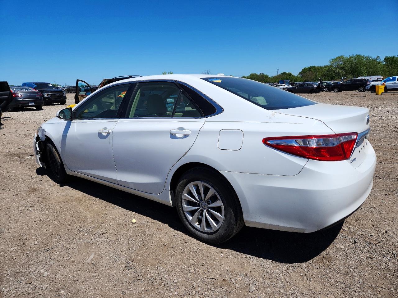 2015 TOYOTA CAMRY LE photo 2