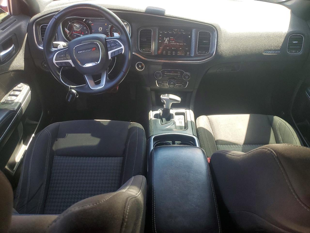 2017 DODGE CHARGER SXT photo 15