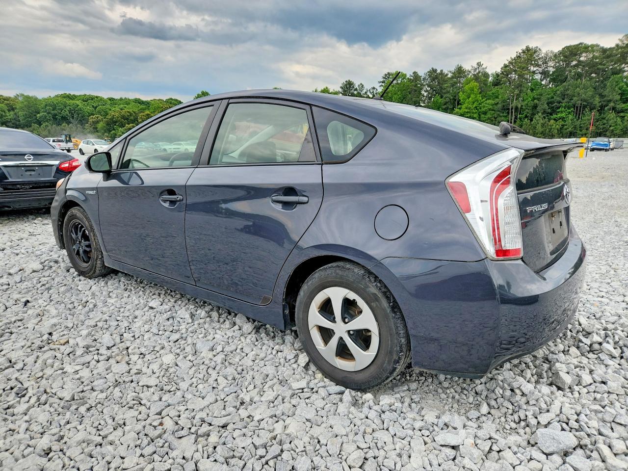 2014 TOYOTA PRIUS TWO photo 3