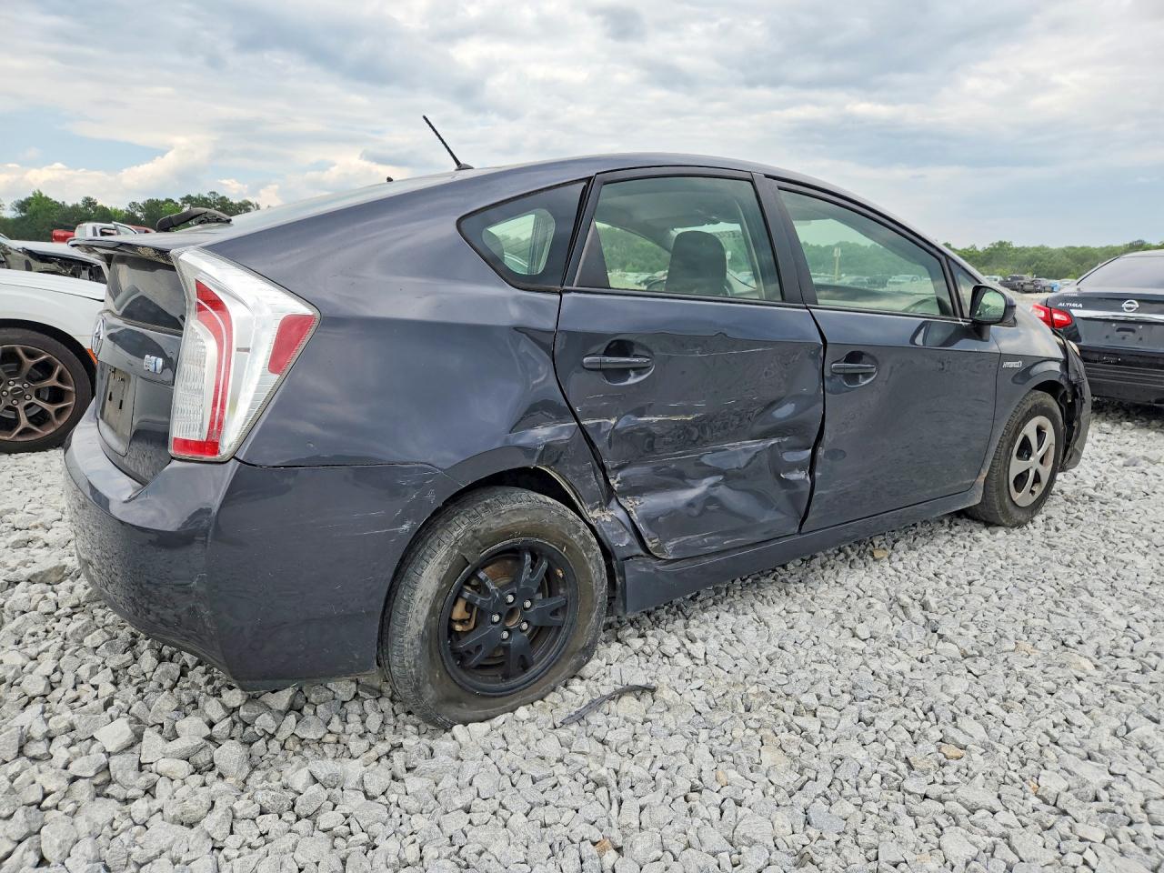 2014 TOYOTA PRIUS TWO photo 5