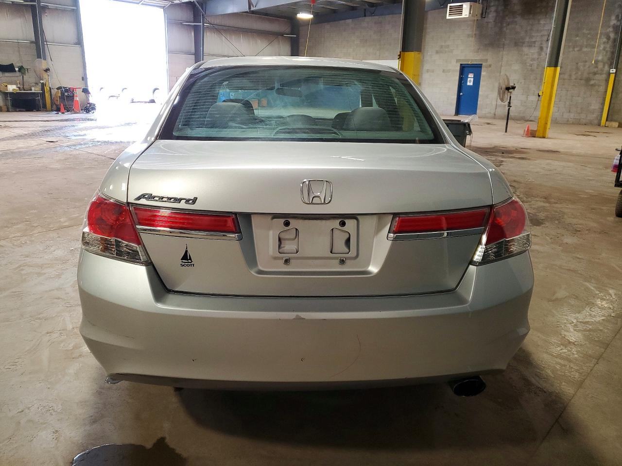 2012 HONDA ACCORD LX photo 16
