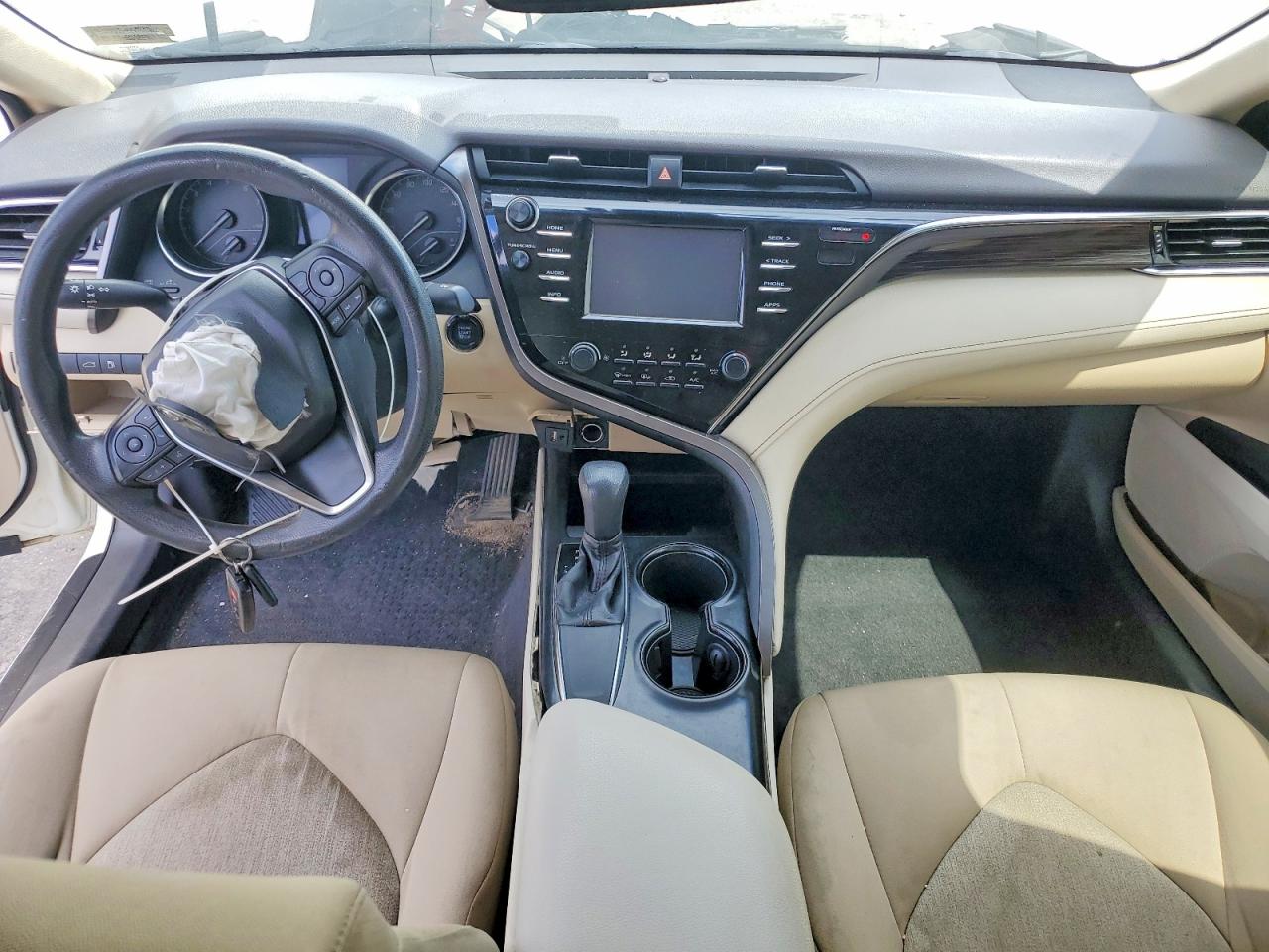 2018 TOYOTA CAMRY LE photo 8