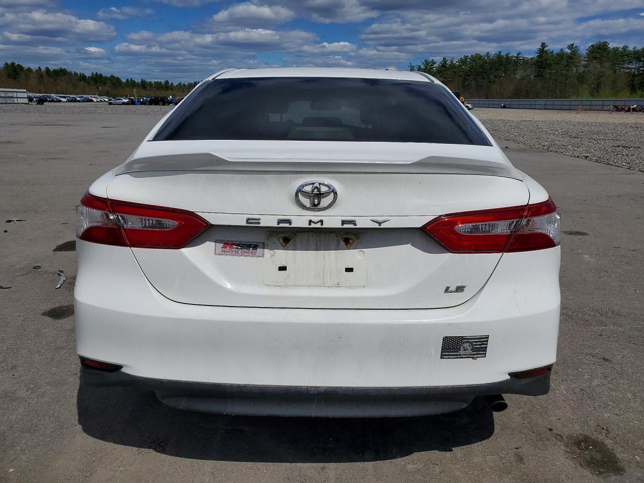 2018 TOYOTA CAMRY LE photo 6