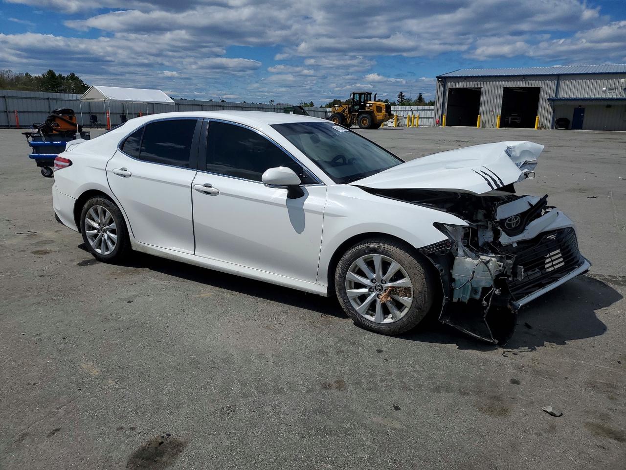 2018 TOYOTA CAMRY LE photo 4