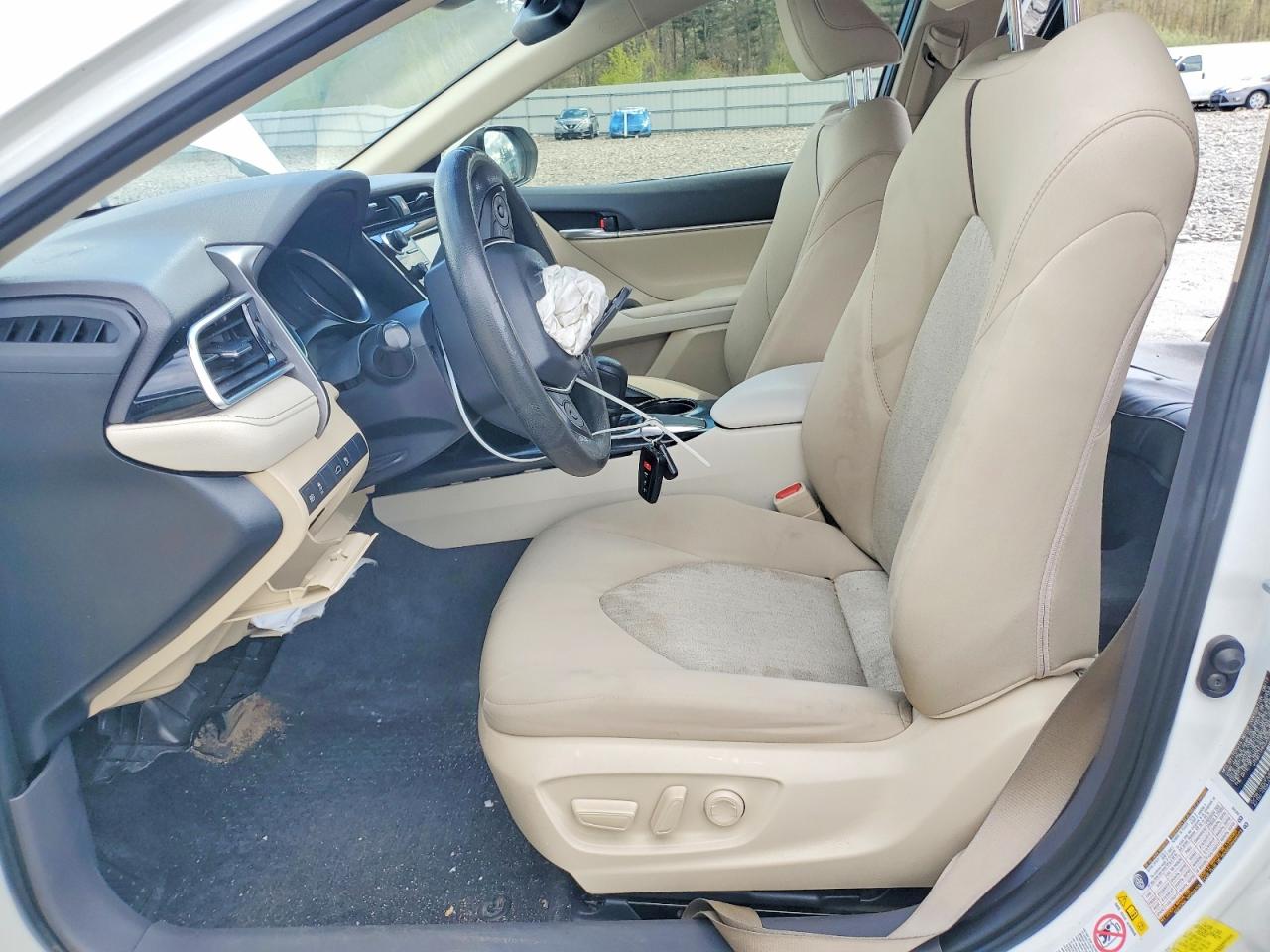 2018 TOYOTA CAMRY LE photo 7