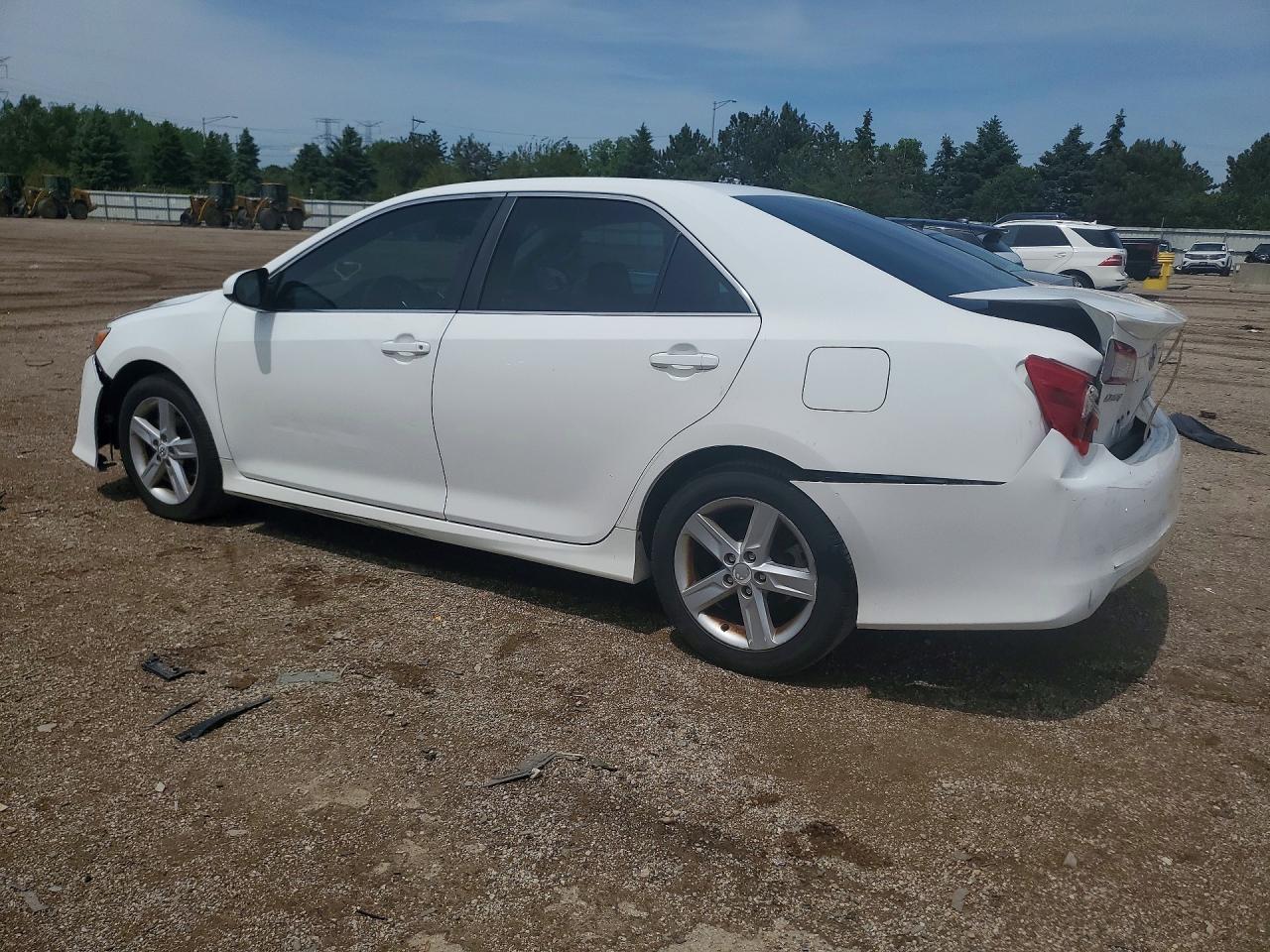 2012 TOYOTA CAMRY SE photo 3