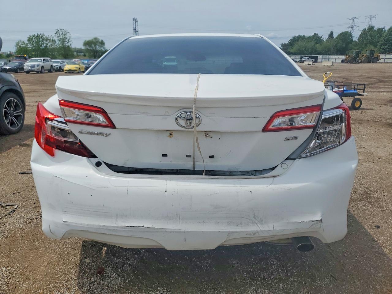 2012 TOYOTA CAMRY SE photo 11