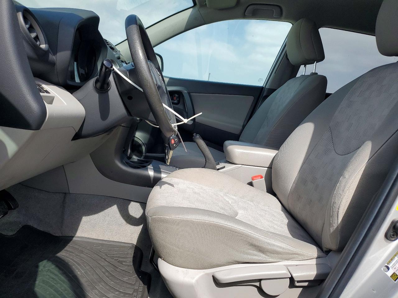 2011 TOYOTA RAV4 BASE photo 19