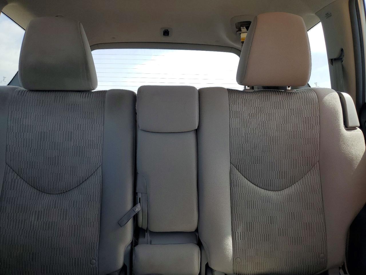 2011 TOYOTA RAV4 BASE photo 28