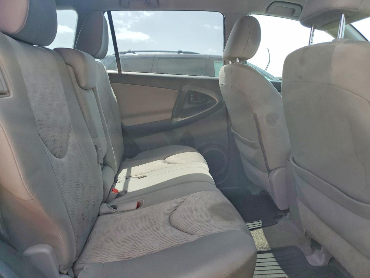 2011 TOYOTA RAV4 BASE photo 31