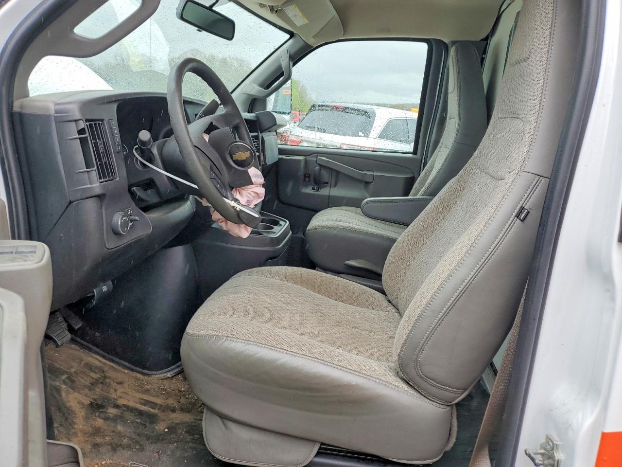 2024 CHEVROLET EXPRESS G3500 photo 13