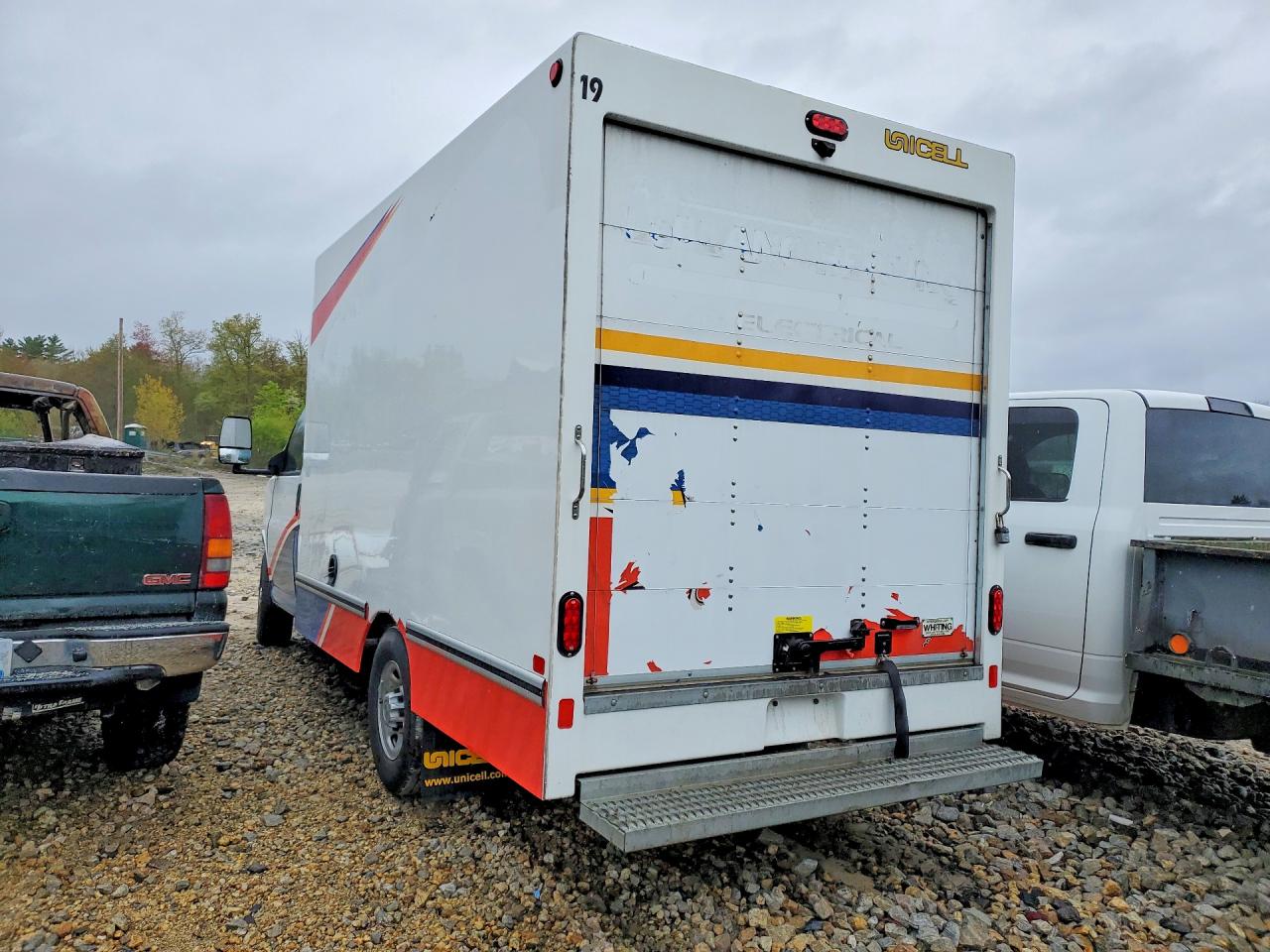 2024 CHEVROLET EXPRESS G3500 photo 3