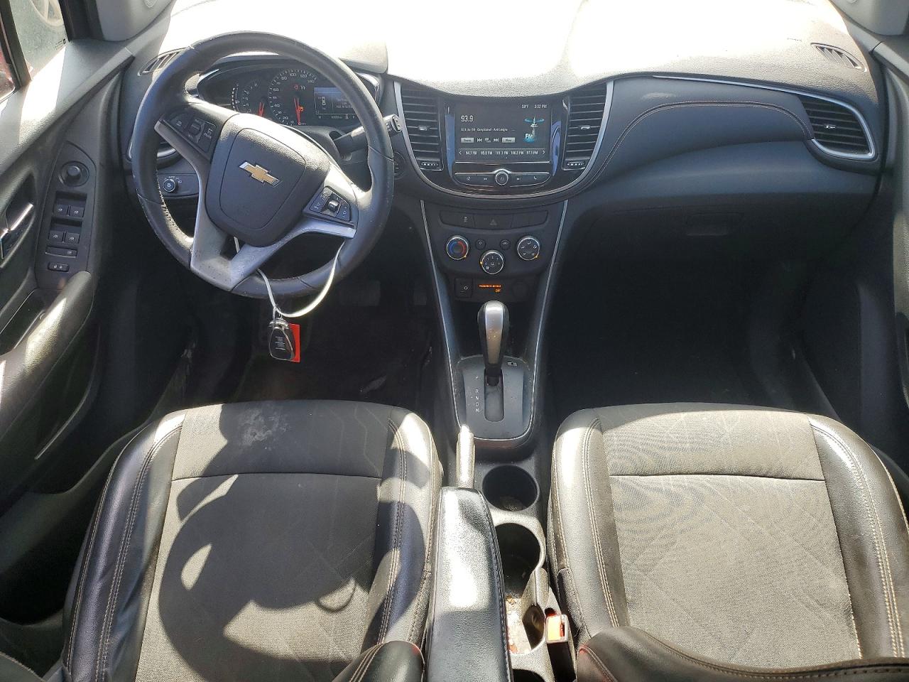 2017 CHEVROLET TRAX 1LT photo 8