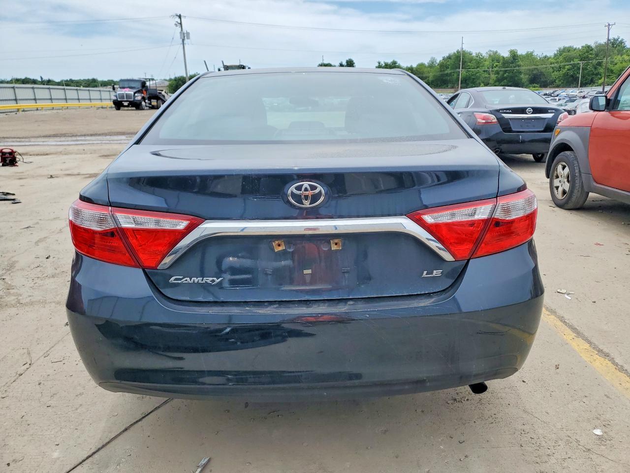 2016 TOYOTA CAMRY LE photo 6