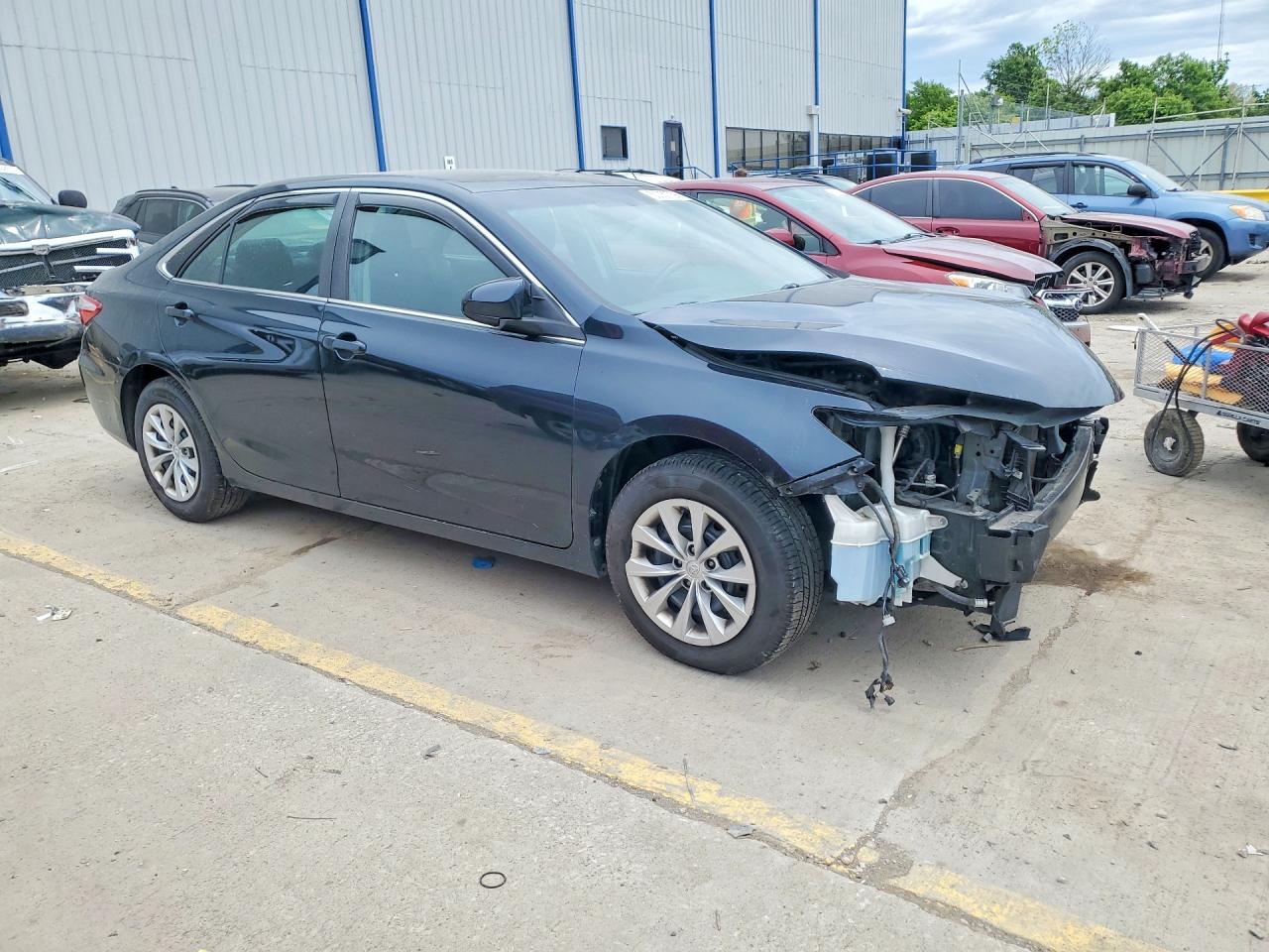 2016 TOYOTA CAMRY LE photo 4
