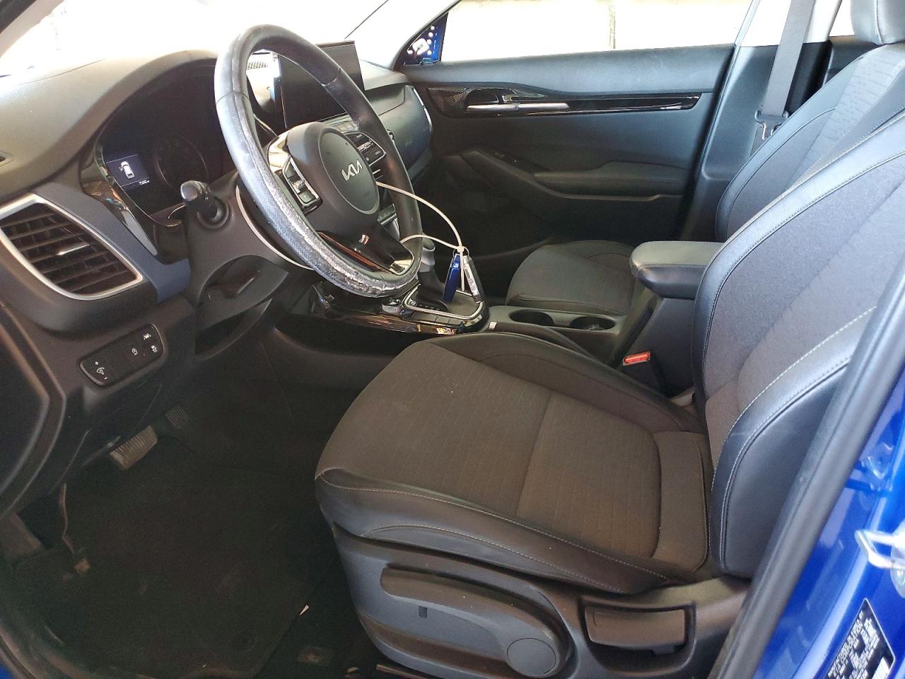 2023 KIA SELTOS S photo 13