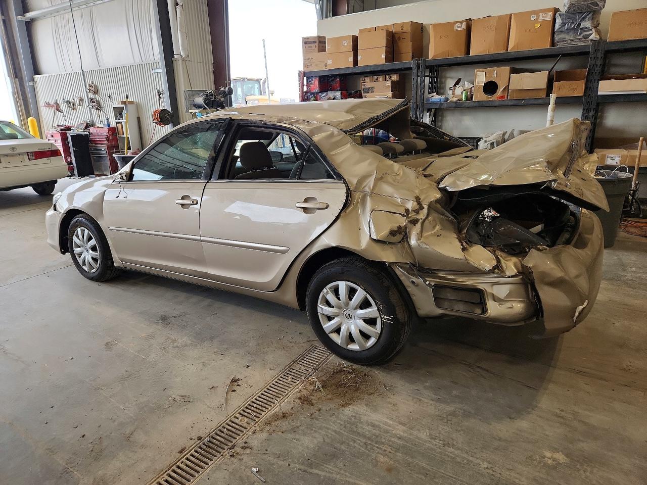 2006 TOYOTA CAMRY LE photo 3
