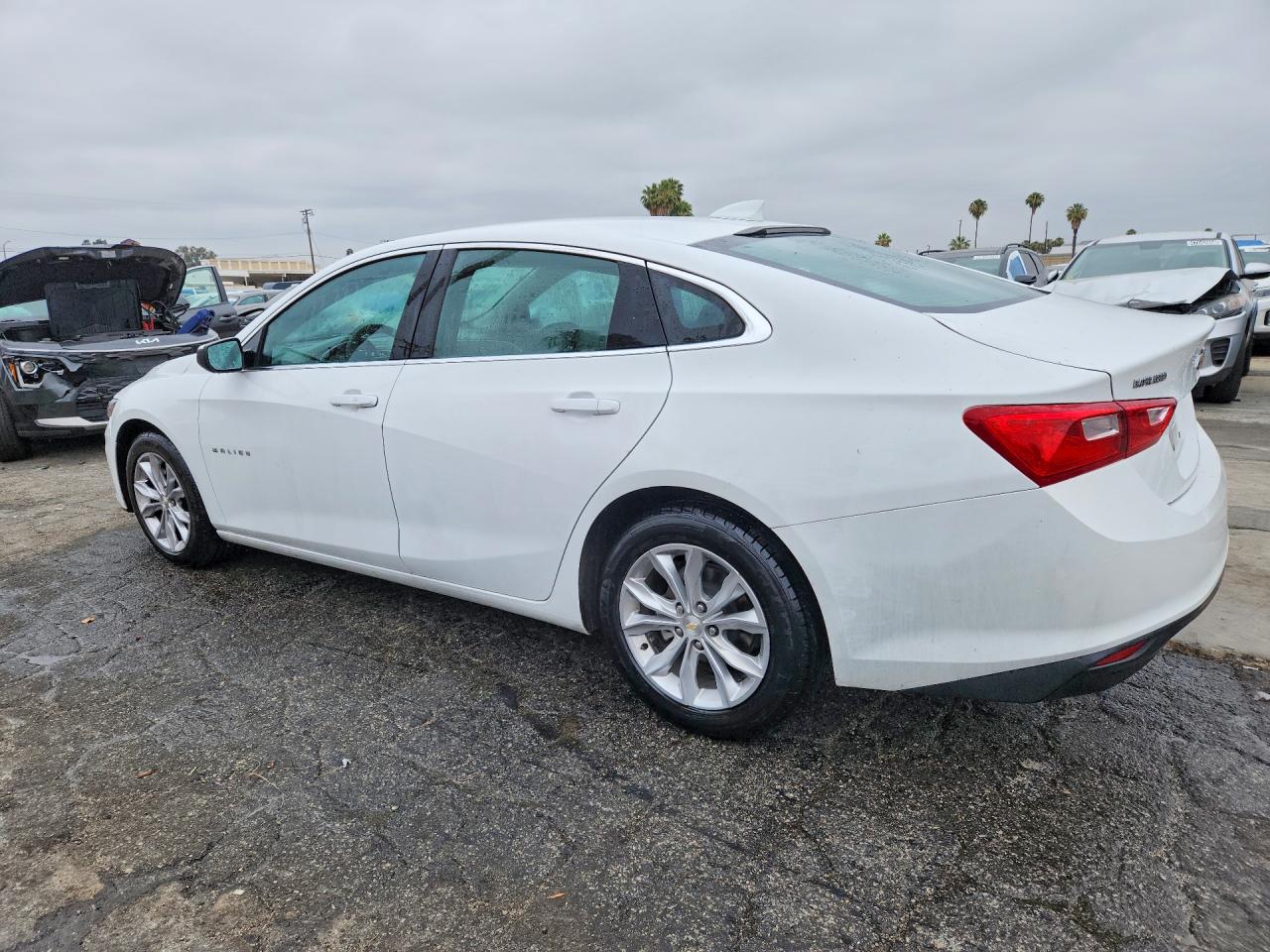 2023 CHEVROLET MALIBU LT photo 2
