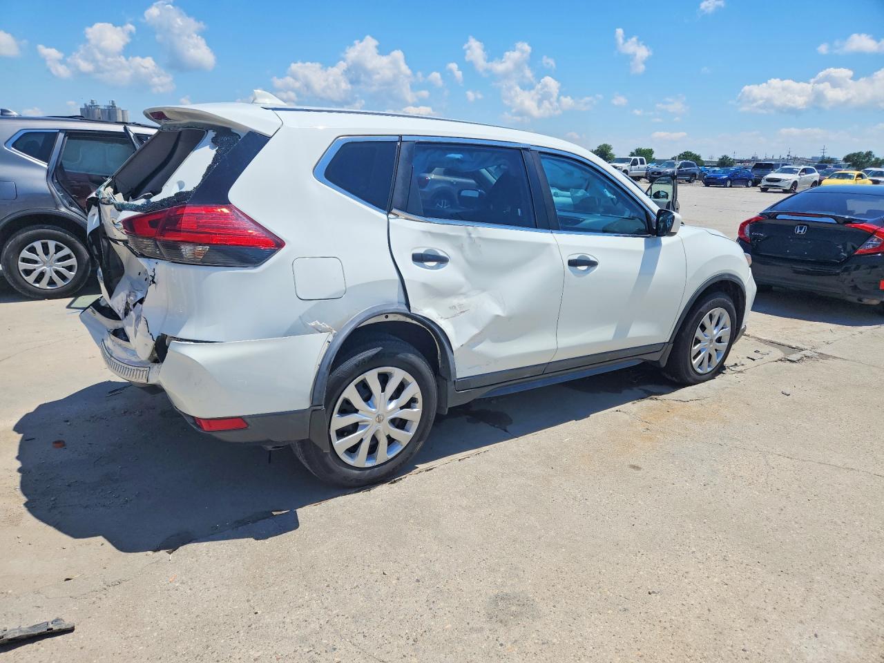 2017 NISSAN ROGUE S photo 5