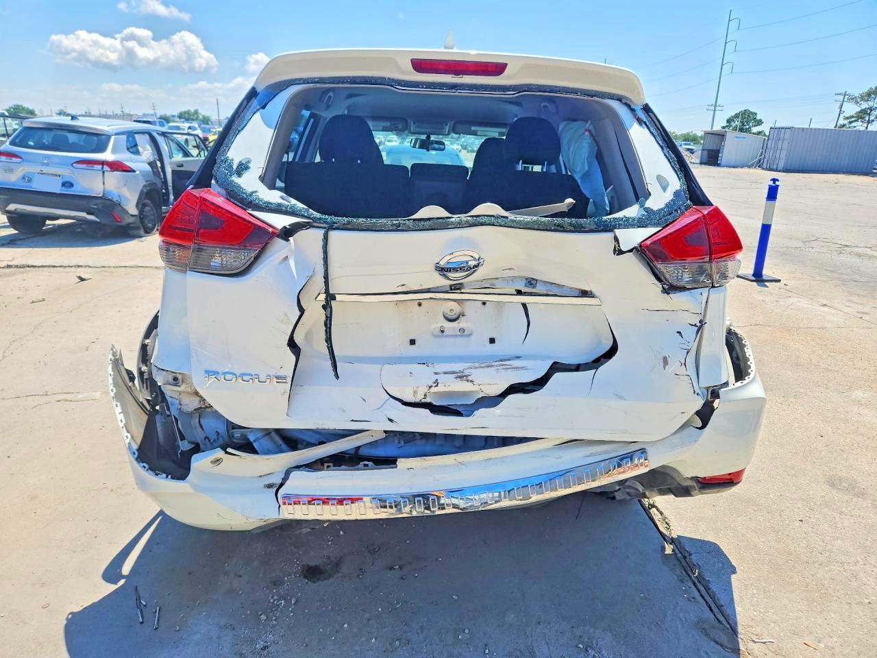 2017 NISSAN ROGUE S photo 11