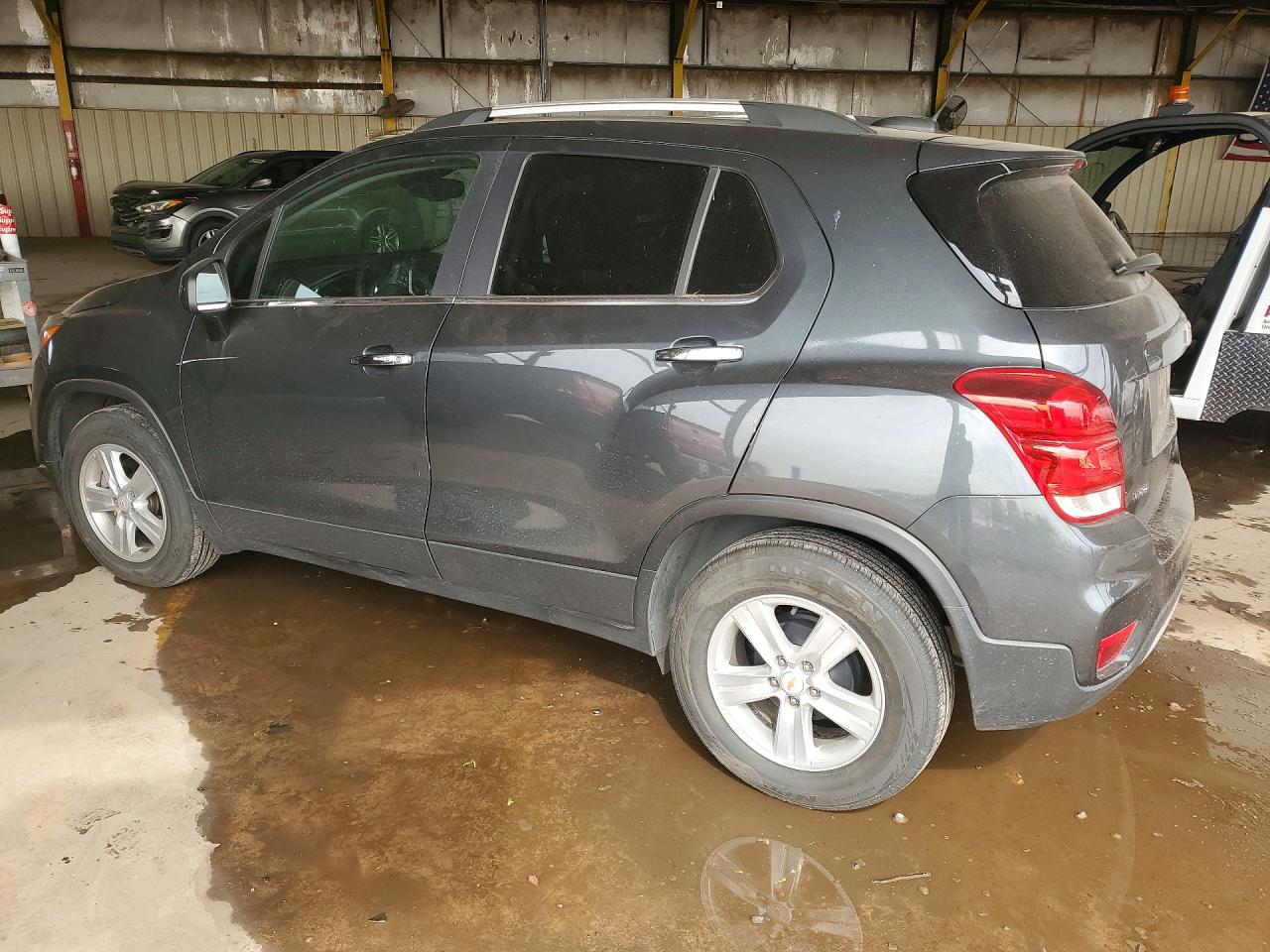 2018 CHEVROLET TRAX 1LT photo 2