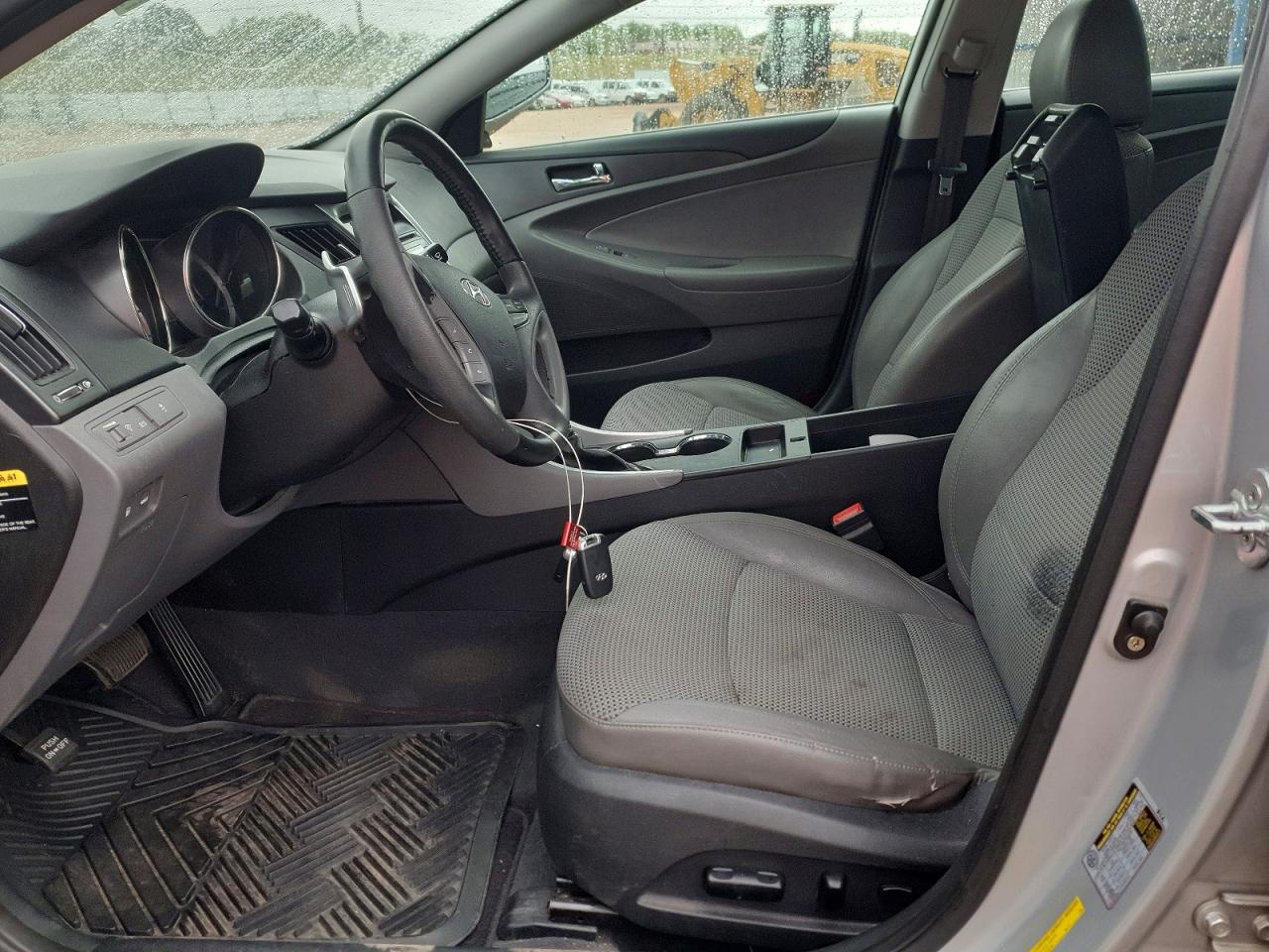 2011 HYUNDAI SONATA SE photo 19