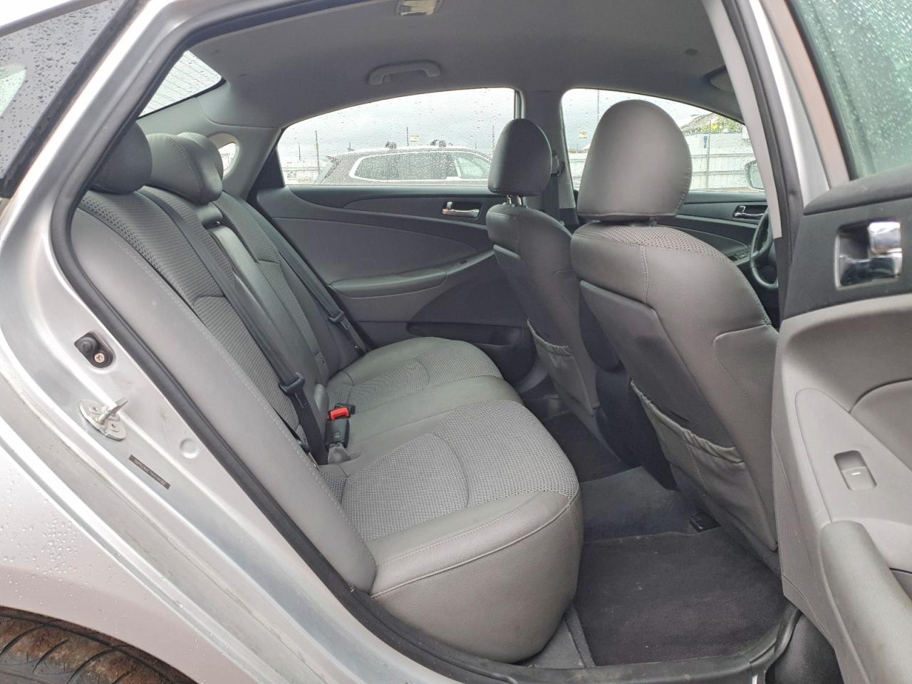 2011 HYUNDAI SONATA SE photo 28
