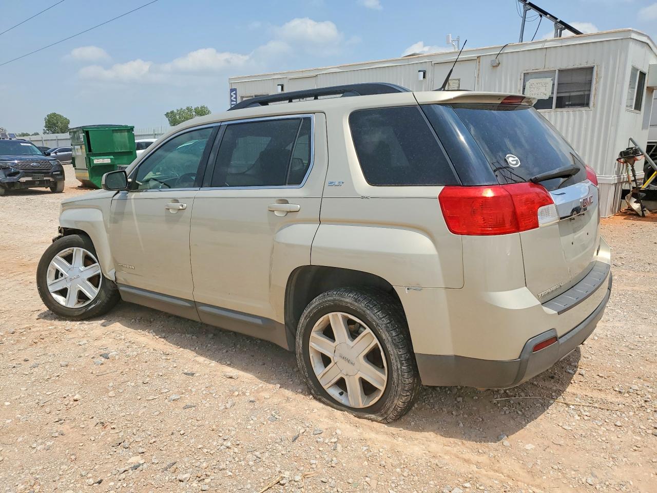 2011 GMC TERRAIN SLT photo 3