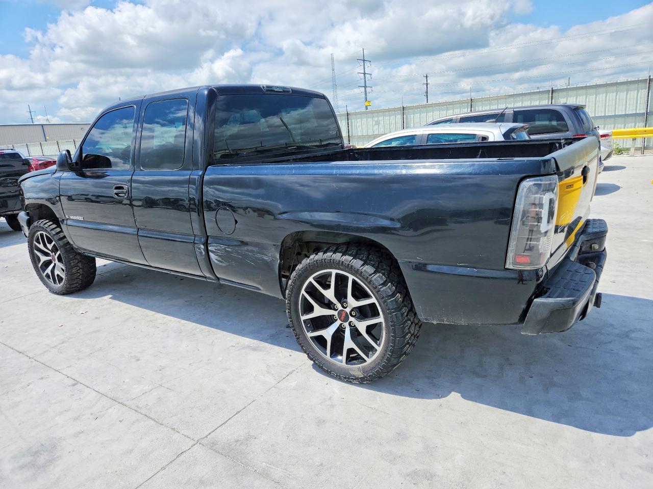 2006 CHEVROLET SILVERADO C1500 photo 2