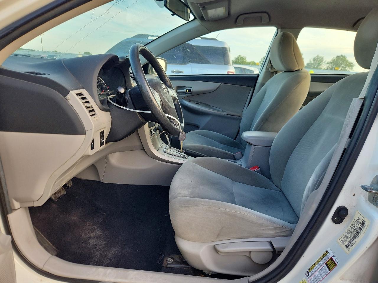 2012 TOYOTA COROLLA LE photo 19