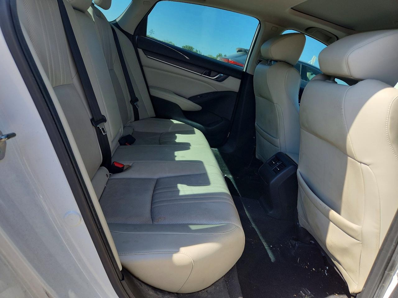 2018 HONDA ACCORD TOURING photo 19