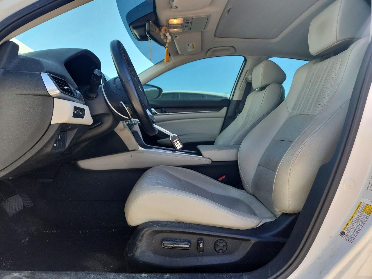 2018 HONDA ACCORD TOURING photo 13