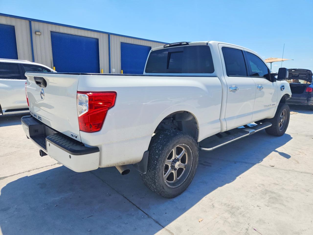 2016 NISSAN TITAN XD S photo 5