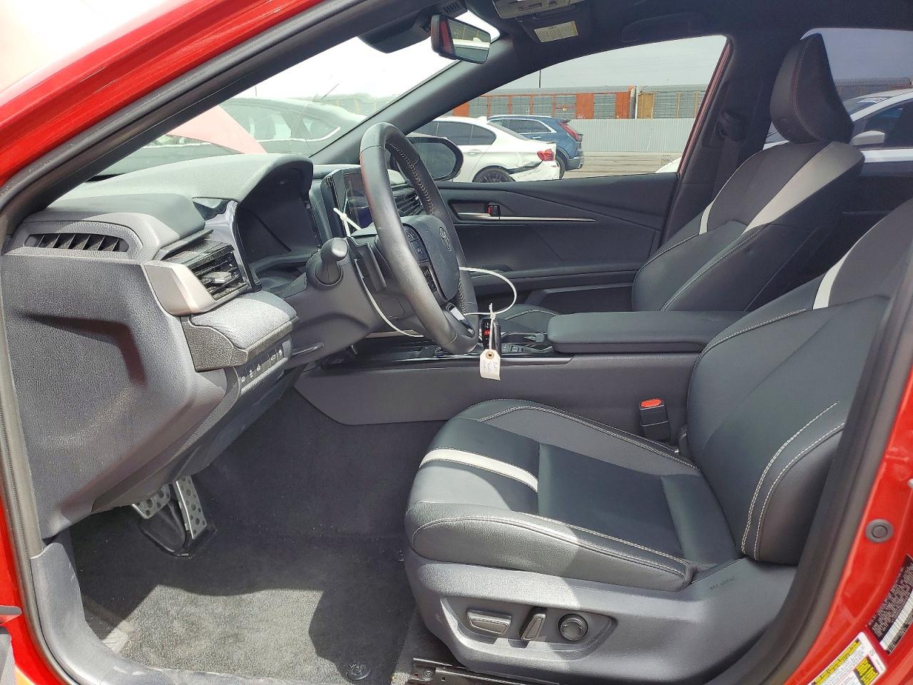 2025 TOYOTA CAMRY SE photo 13