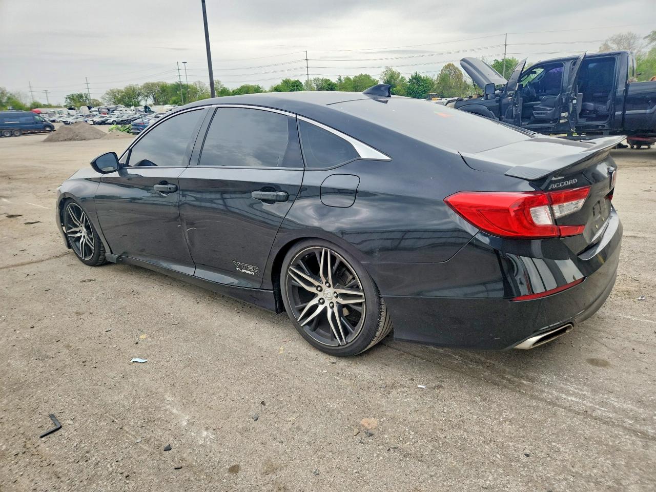 2018 HONDA ACCORD SPORT photo 2