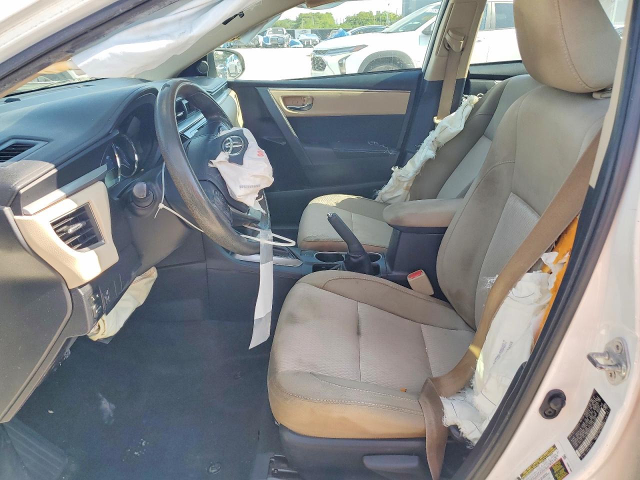 2014 TOYOTA COROLLA LE photo 19