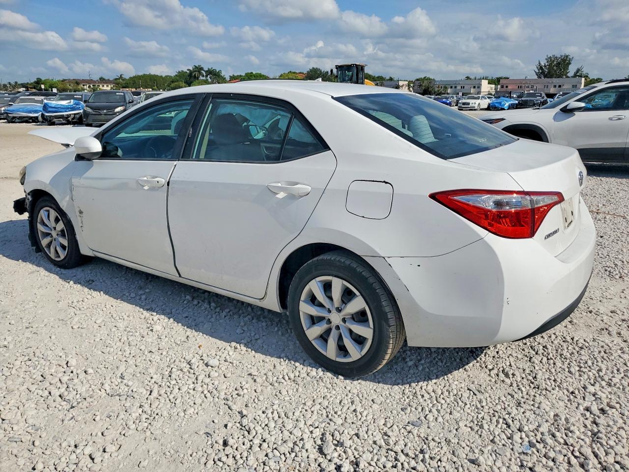 2014 TOYOTA COROLLA LE photo 4