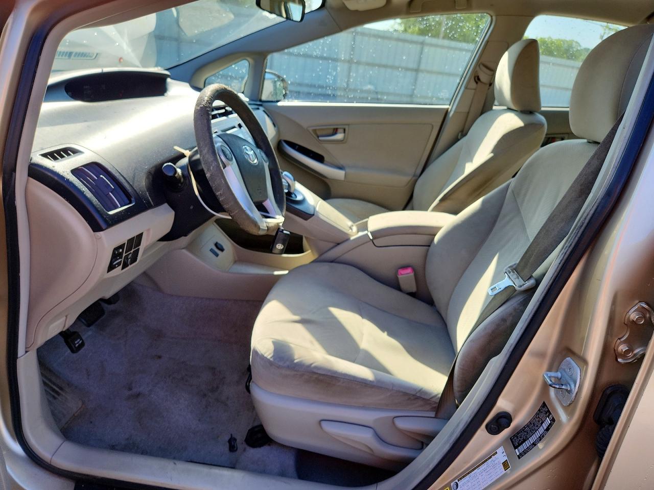 2011 TOYOTA PRIUS TWO photo 13