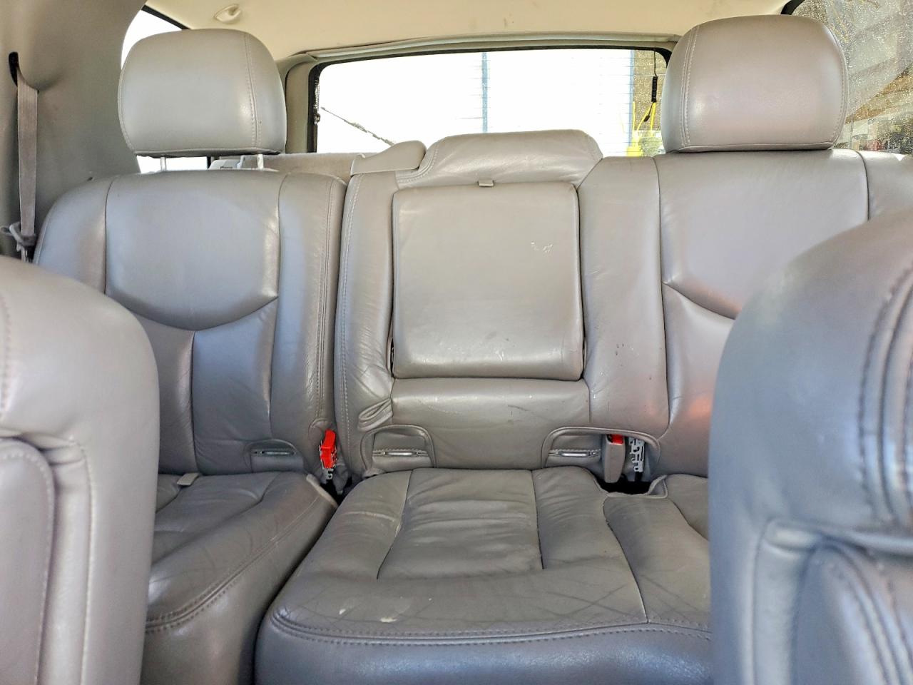 2004 GMC YUKON photo 28