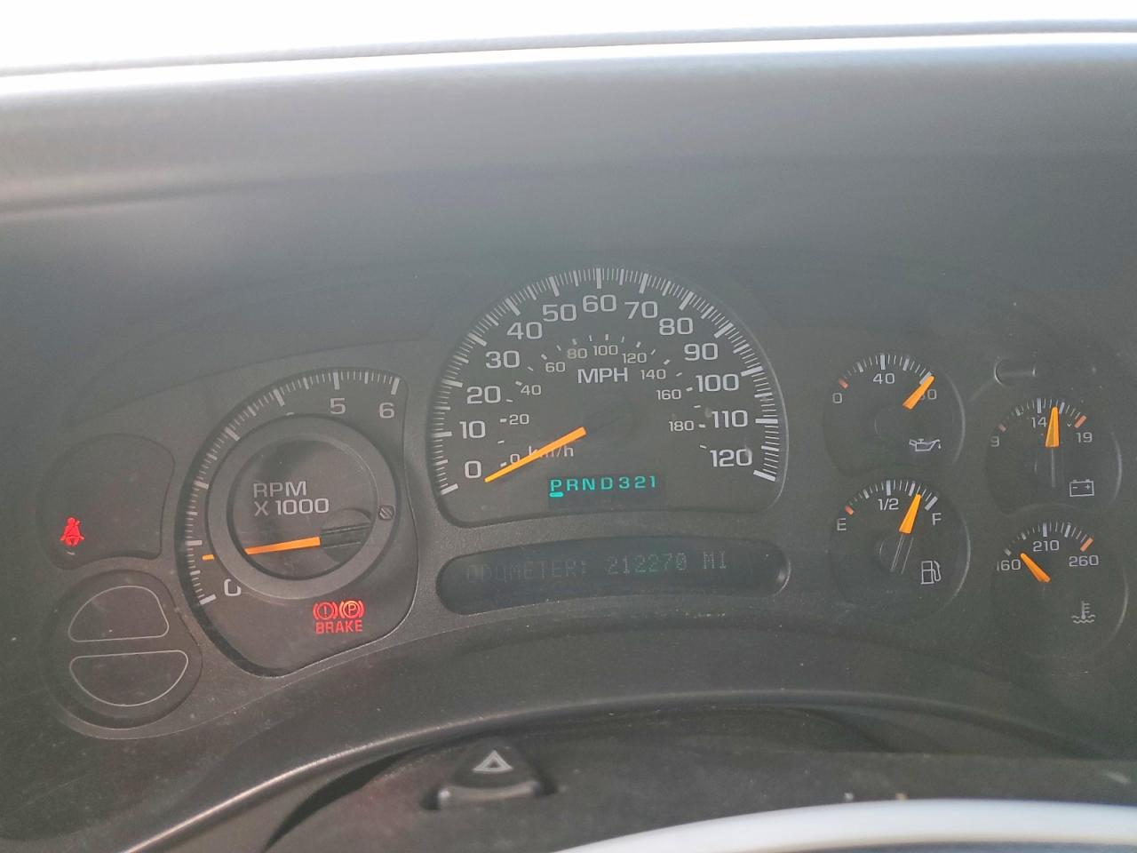 2004 GMC YUKON photo 25