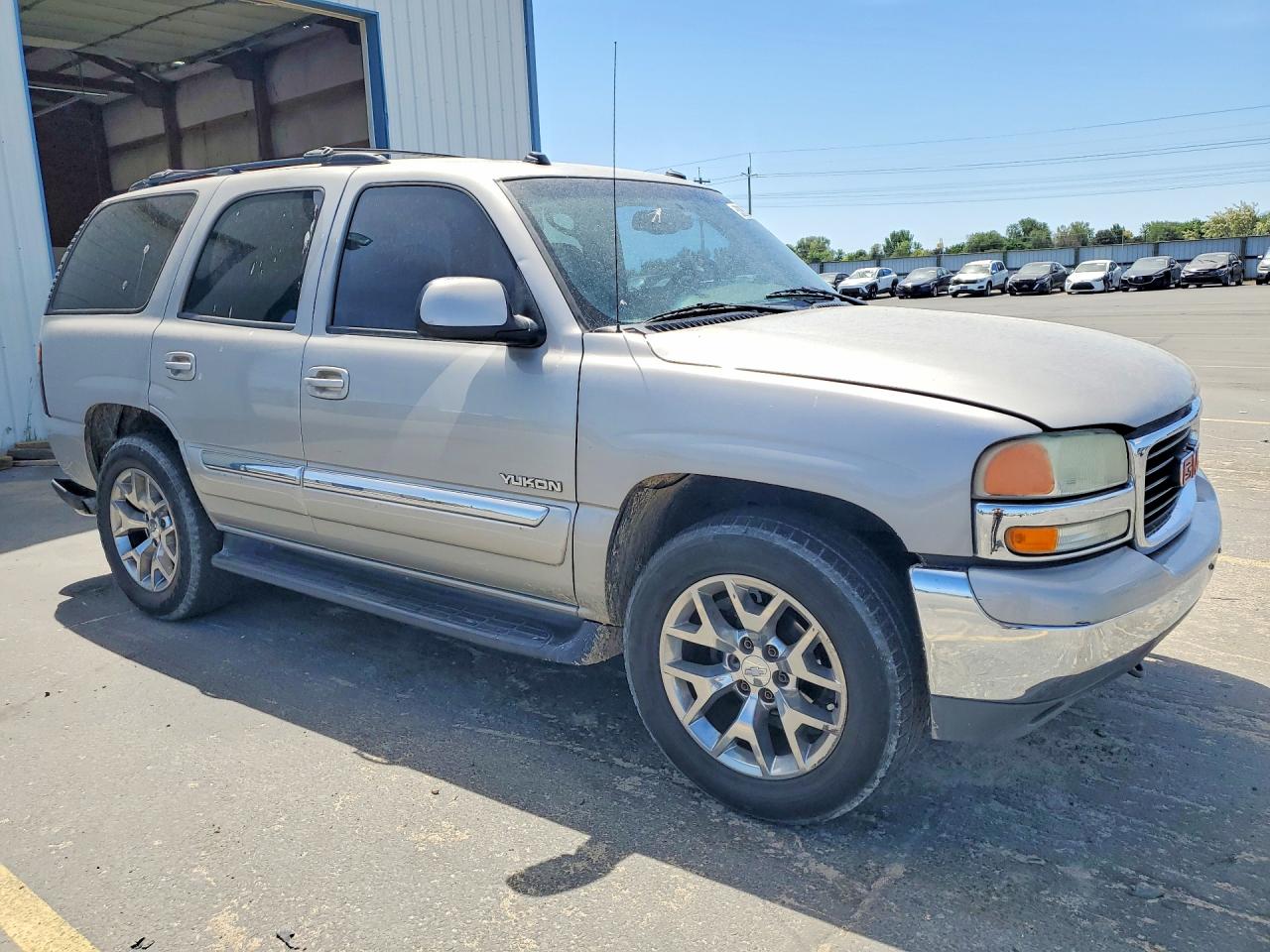 2004 GMC YUKON photo 10